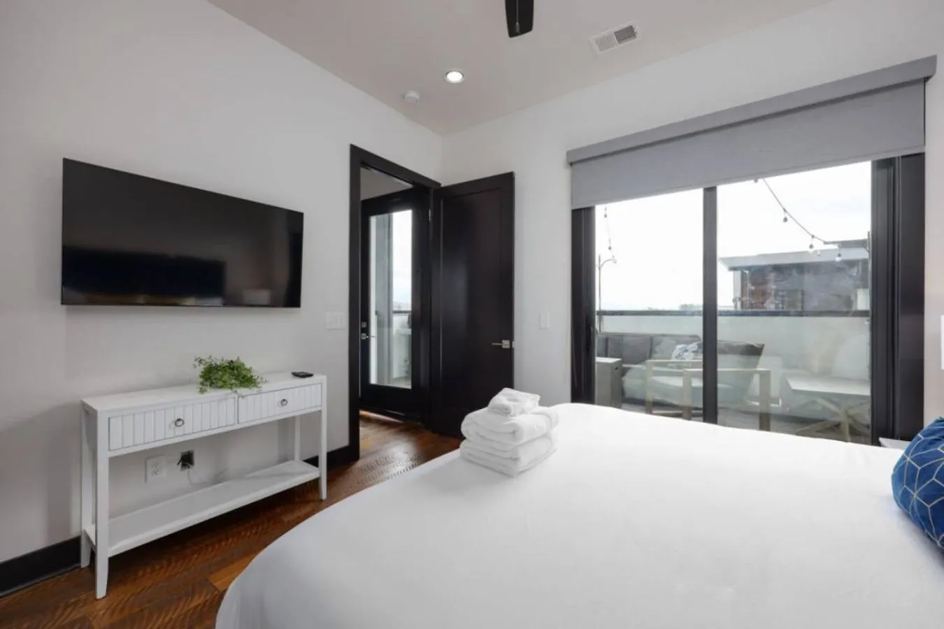 Blue Dreams 4 Bedroom 4.5 Bath With Rooftop Lounge Nashville 0*,  United States