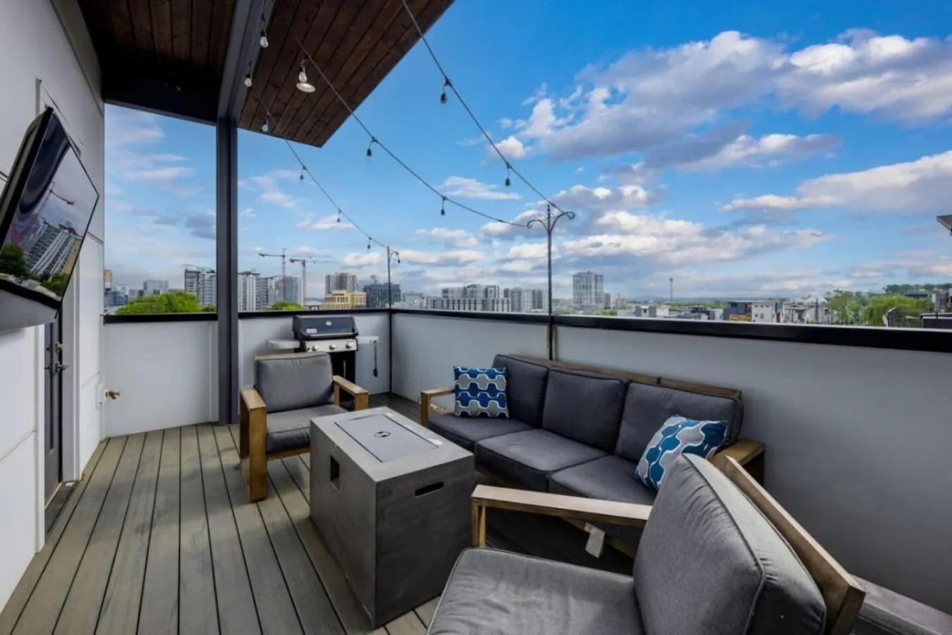 Blue Dreams 4 Bedroom 4.5 Bath With Rooftop Lounge Nashville