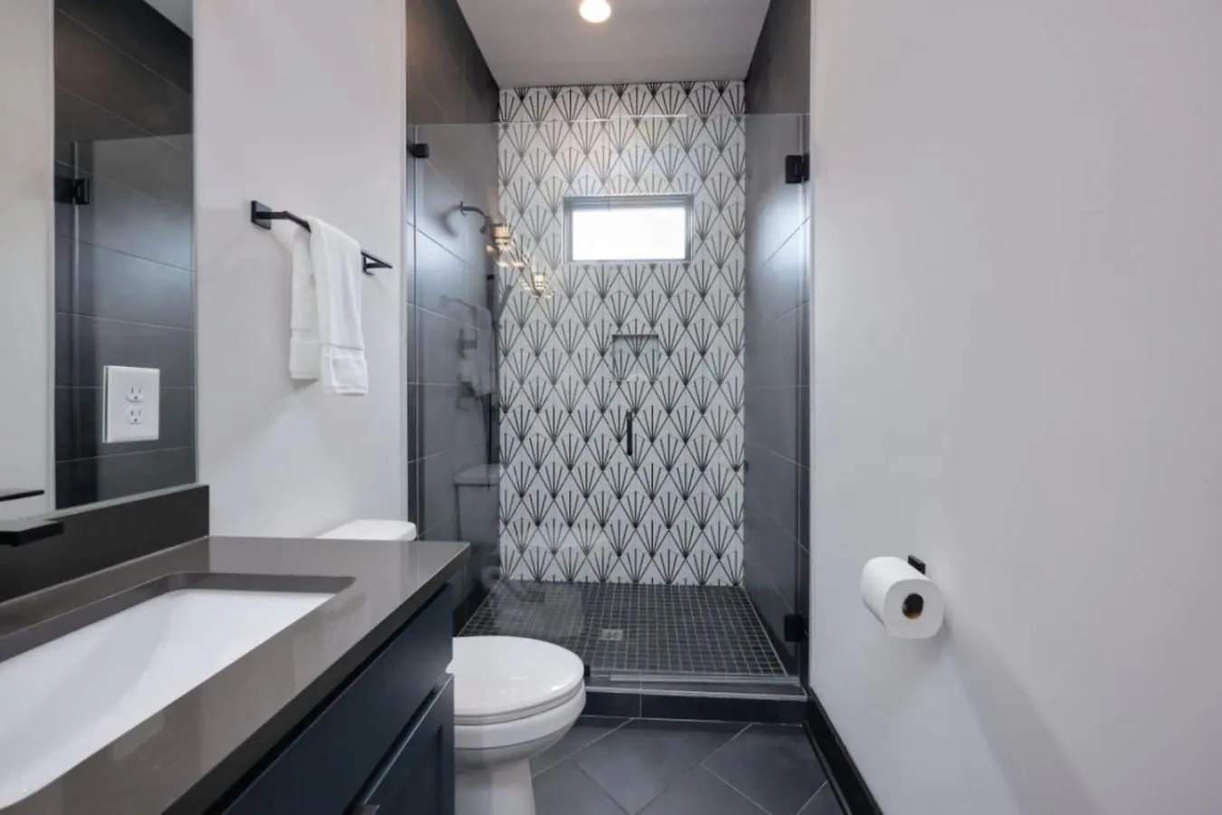 Blue Dreams 4 Bedroom 4.5 Bath With Rooftop Lounge 纳什维尔 度假居