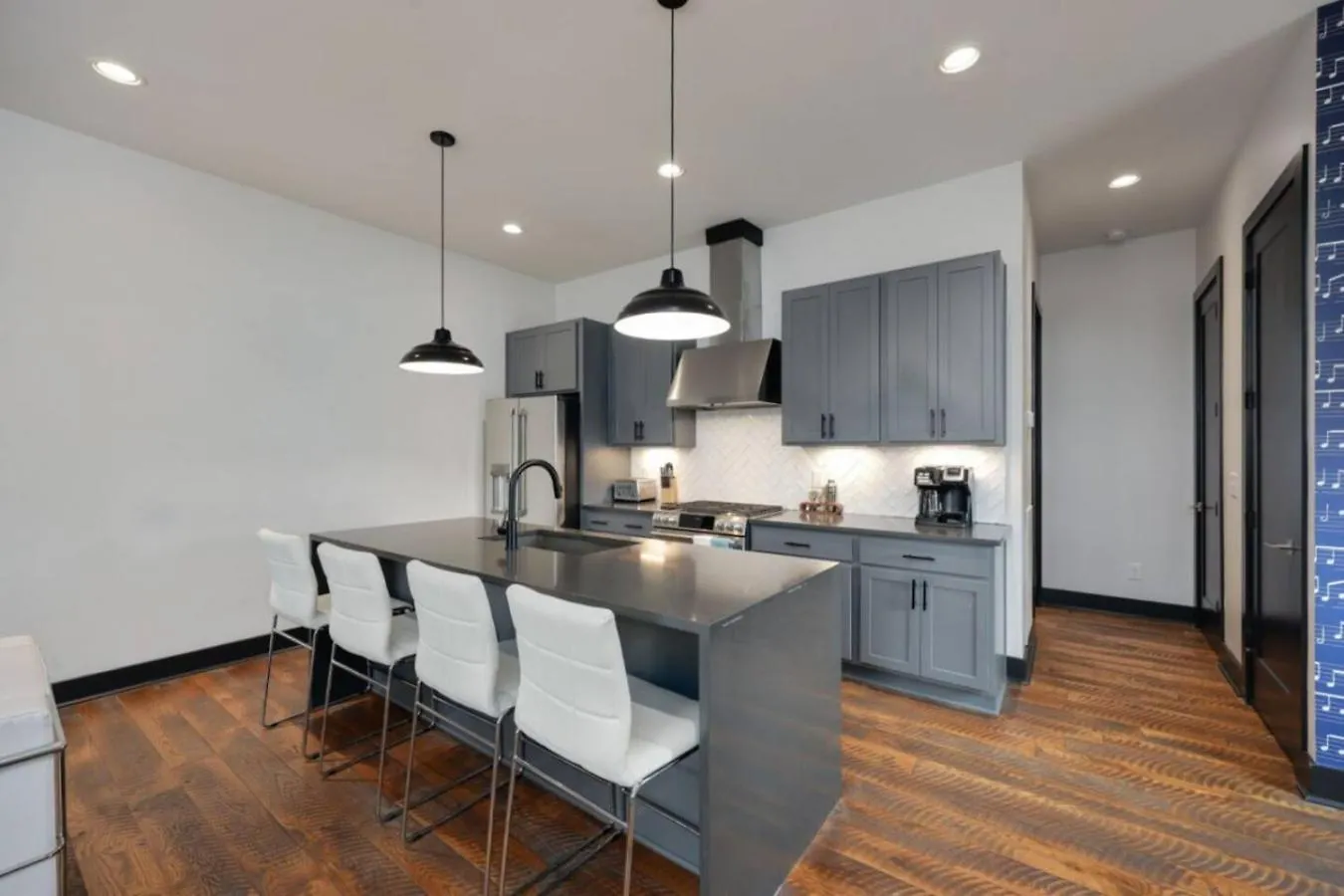 Blue Dreams 4 Bedroom 4.5 Bath With Rooftop Lounge 纳什维尔